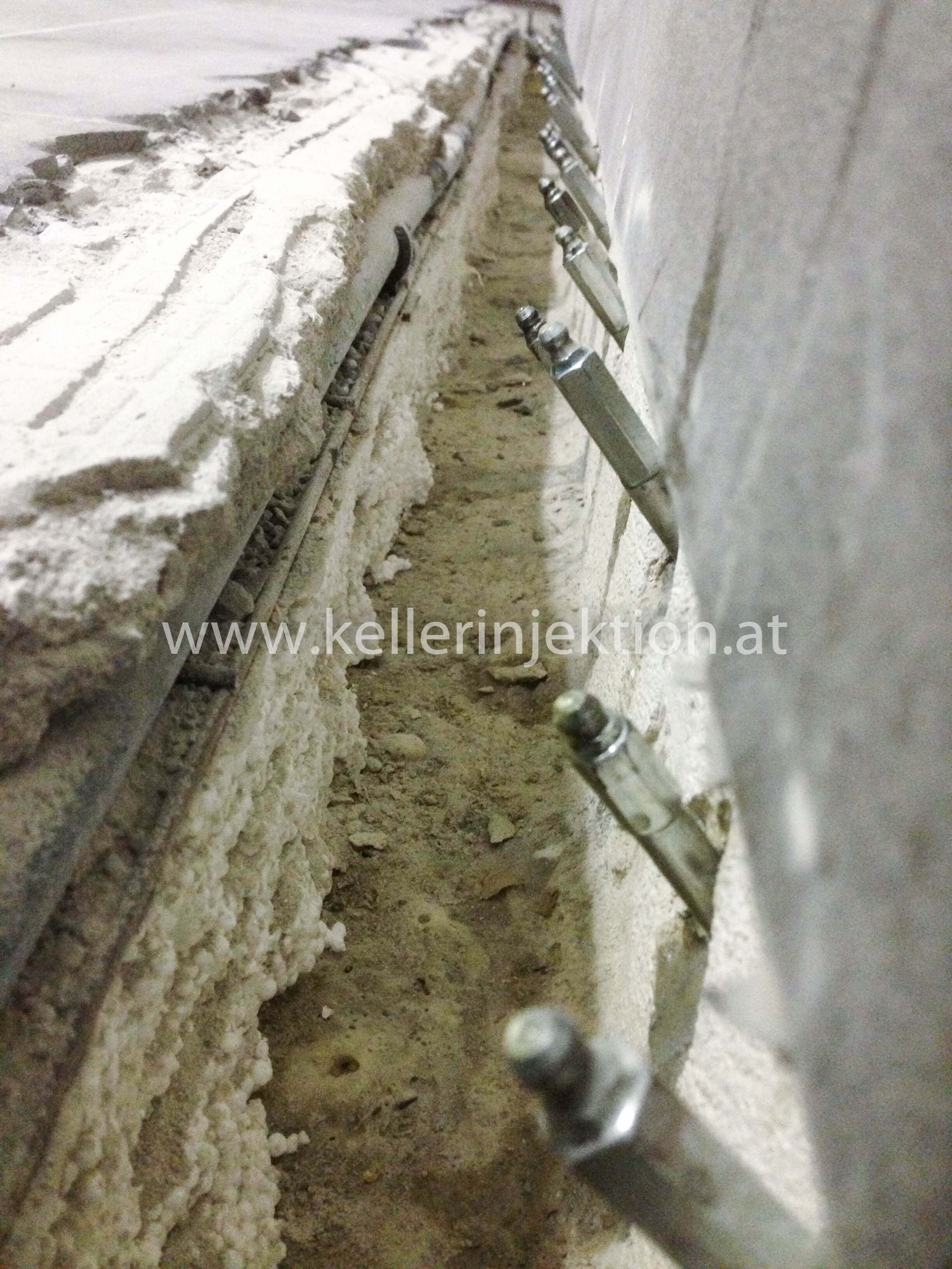 Risse verpressen Keller abdichten nasse Wände Bodenplatte Beton Rissabdichtung 